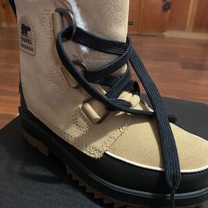 Women’s Sorel Tivoli IV WP winter boots Size 6 New with Tags and in box